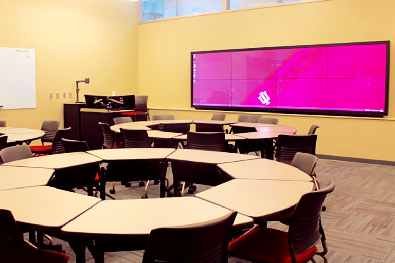Picture of an empty Immersive Showcase Classroom (University Hall, AD1000, IU Indianapolis)